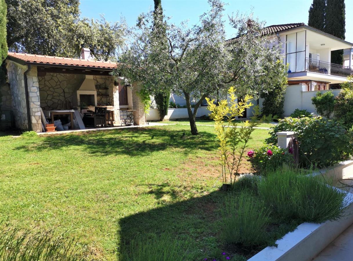 Apartments Dina Pula Exterior foto